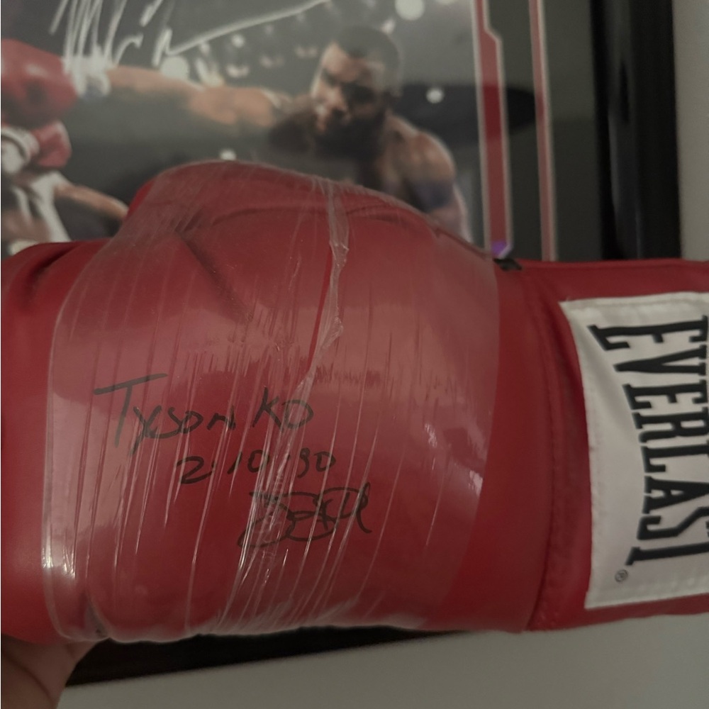 🏆 Buster Douglas Signed Everlast Glove – Tyson KO 2/10/90 – Boxing Memorabilia